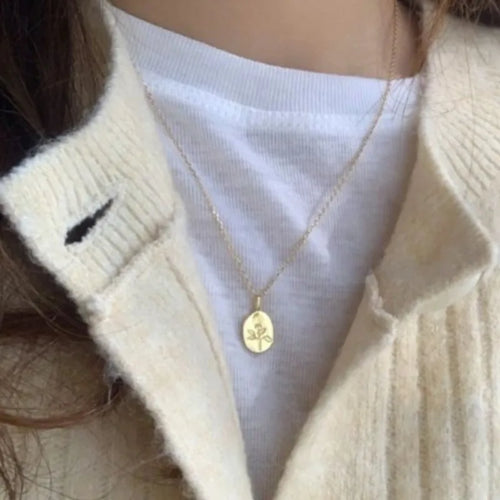 18K Gold Plated Flower Cameo Round Pendant Necklace for Women Personalized Aesthetic Jewelry Birthday Gifts