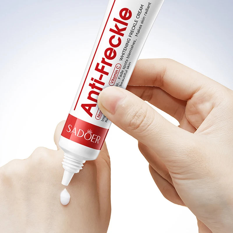 SADOER Anti-Sommersprossen-Creme, aufhellende Gesichtscreme, Anti-Aging-Feuchtigkeitspflege zur Entfernung von Pigmentflecken und Sommersprossen, Gesichtspflege